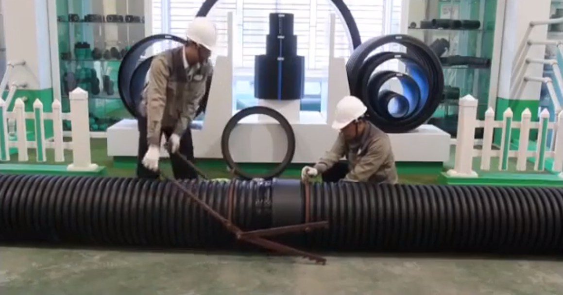 Tháo ống ra khỏi điểm kết nối trước đó