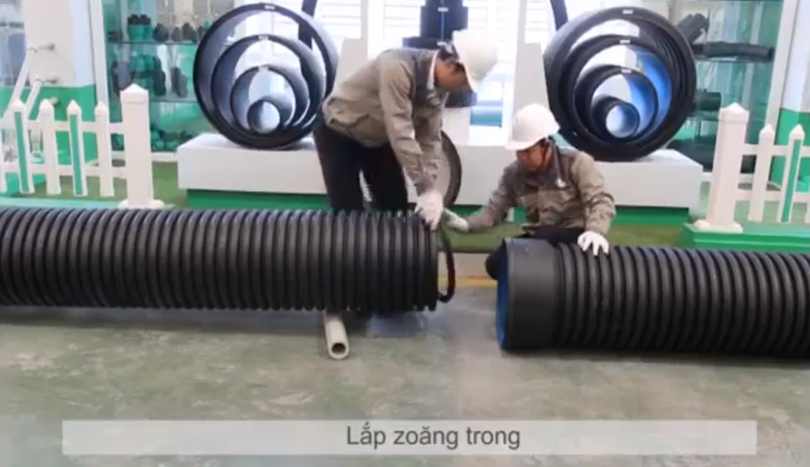 Lắp zoăng bên trong ống HDPE gân sóng 2 lớp